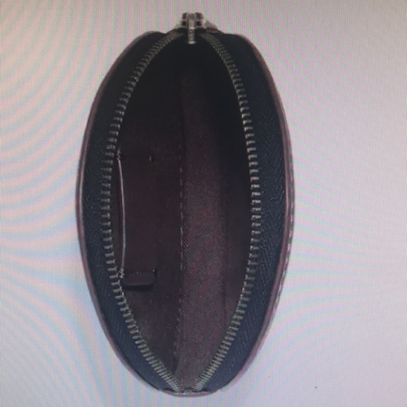 Coach X peanuts Round coin case with Snoopy Let it Snow motif New 🔥 - Picture 4 of 7